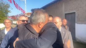 Şehit babası taziyede MHP İl Başkanı'na sarıldı: 'Beni Devlet Bahçeli’ye götürün'