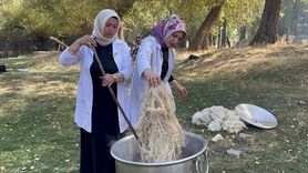 Van'da Kadınlar Doğadan Elde Ettikleri Bitkilerle İpleri Renklendiriyor