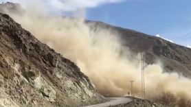 Yücebelen yolundaki tehlikeli kayalar kontrollü patlatmayla giderildi