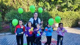 Adana'da öğrenciler Gazzeli çocuklar için balonlarla "barış" ve "özgürlük" dilekleri gönderdi