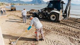 Alanya'da yağış sonrası temizlik çalışmaları sürüyor