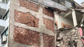 Balçova'da kentsel dönüşüm yıkımı komşu binada hasara yol açtı