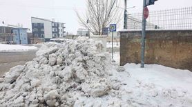 Başkale’de kar örtüsü 20 santimetreyi aştı