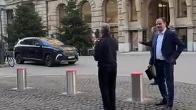 Başkonsolos Berati Alver, Hamburg Belediye Sarayı'na Togg ile geldi