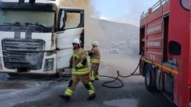 Belen'de seyir halindeki tır alev aldı, itfaiye müdahale etti