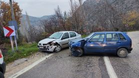 Bilecik’te kontrolden çıkan otomobil karşı şeride geçerek çarpıştı: 1 yaralı