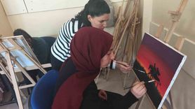 Çemişgezek’te atık ahşaplar tuvale dönüşüyor, gençler sanata yöneliyor