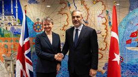 Dışişleri Bakanı Fidan, İngiliz Mevkidaşı Cooper ile Brüksel'de Görüştü