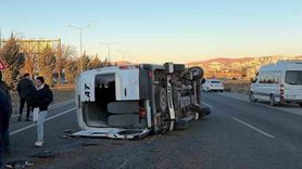 Elazığ'da kırmızı ışık ihlali: Minibüs ile cip çarpıştı, 2 yaralı
