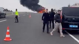 Eskişehir'de seyir halindeki yolcu otobüsü motor yangınında kullanılamaz hale geldi