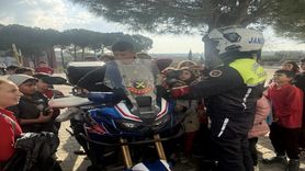 Ezine'de Trafik Jandarması İlköğretimde Trafik Bilgilendirmesi Yaptı