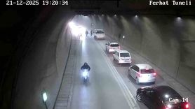 Ferhat Tüneli'nde motosiklet takla attı, sürücü bir dakika sonra yoluna devam etti