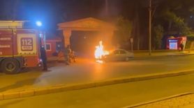 Hatay’da seyir halindeki otomobil motor yangınında alevlere teslim oldu