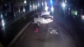 Hatay'da tırla çarpışan Tofaş ikiye bölündü: sürücü yaralandı