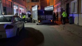 İnegöl'de kamyonet park halindeki 3 araca çarptı; sürücü 2.49 promil alkollü bulundu