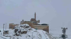 İshak Paşa Sarayı Karla Beyaza Büründü: Doğubayazıt’ta Kartpostallık Görüntüler