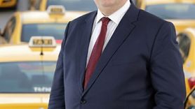 İzmir'de 'Korsan Kullanma' Afişleri Şehirde Yerini Aldı