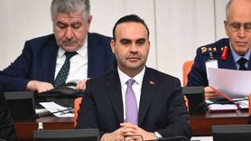 Kacır TBMM'ye 'Oltu' renkli Togg T10F ile geldi