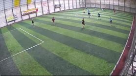 Kahramanmaraş'ta halı sahada aniden yere düşen kişi hayatını kaybetti