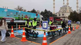 Kırıkkale'de Jandarma Mobil Trafik Eğitim Tırı ile uygulamalı trafik eğitimi