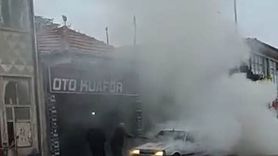 Kırşehir'de seyir halindeki otomobil yandı, esnaf müdahale etti