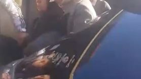 Küçükçekmece Sefaköy'de minibüsten düşen yaşlı kadına vatandaşlar müdahale etti