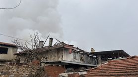 Kula Ahmetli'de 2 Katlı Müstakil Ev Yangında Kullanılamaz Hale Geldi