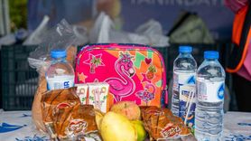 Kuşadası Belediyesi haftalık beslenme çantası desteğini sürdürüyor