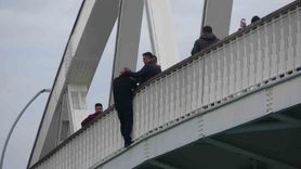 Manavgat'ta köprüde 7’nci intihar girişimi polis tarafından sonlandıruldu