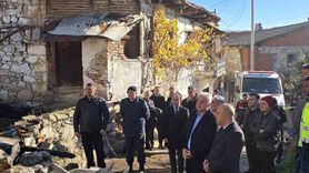 Manisa Gördes'te gece yangını: 5 ev zarar gördü, 1 kişi hayatını kaybetti