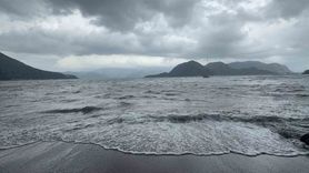 Marmaris'te iskeleye çarpan gezi teknesi için kurtarma çalışması başladı