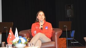 Milli yüzücü Bengisu Avcı, Ege Üniversitesi'nde başarı öyküsünü paylaştı