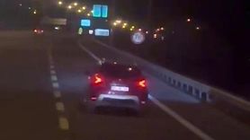 Otobanda bariyerlere çarpmaya ramak kala durdu