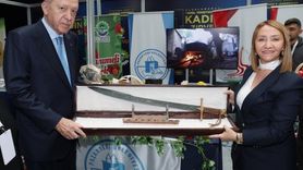 Pazaryeri Belediye Başkanı Tekin, Erdoğan’a Kılıç Hediye Etti