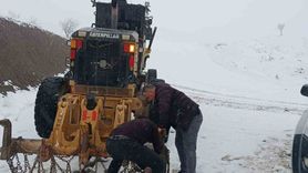 Pervari'de Geçittepe grup köy yolu kar nedeniyle ulaşıma kapandı