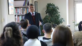 Rektör Kızıltoprak Mustafa Hakkı Yeşil Kütüphanesi'nde Siyasi Tarih Dersini Gerçekleştirdi