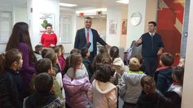 Sarıgöl'de ana sınıfı öğrencileri bankada tasarrufla tanıştı