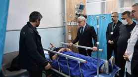 Sivas Valisi Dr. Yılmaz Şimşek, servis kazasında yaralanan öğrencileri ziyaret etti