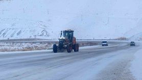 Van-Bahçesaray yoluna çığ düştü: Ulaşıma geçici kapatma