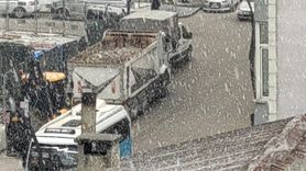 Van'da ani dolu yağışı kent merkezini beyaza bürüdü