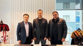 Vanspor, Osman Zeki Korkmaz ile anlaştı