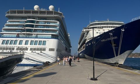 Bodrum'a İki Büyük Kruvaziyer Giriş Yaptı