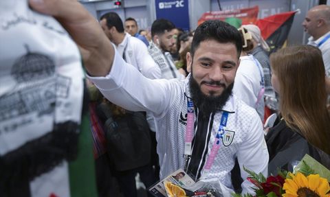 Filistinli Sporcular Paris'te Bayraklarını Dalgalandırmak İçin Hazır