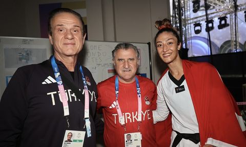 Bakan Osman Aşkın Bak, Nafia Kuş Aydın'ı Kutladı