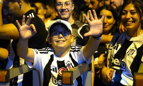 Beşiktaş Süper Kupa Şampiyonu: Ümraniye'de Coşkuyla Karşılandı