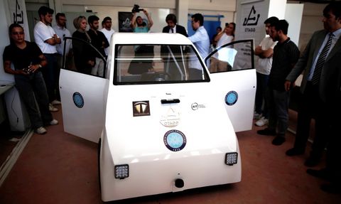 Bursa'da Üniversiteli Gençlerin Geliştirdiği Otonom Araç Tanıtıldı