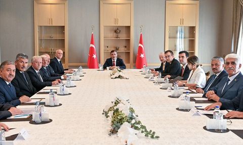 Cumhurbaşkanı Yardımcısı Yılmaz, Tarım Sektörünün Geleceğini Tartıştı