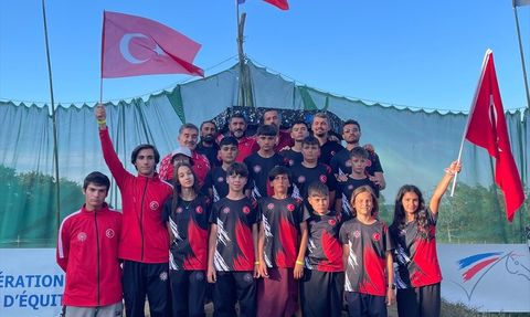 Fransa'da Milli Atlı Okçular Büyük Başarı Elde Etti