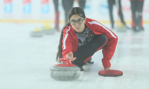 Karslı Kızların Curling Başarısı: Süper Lig Hedefi