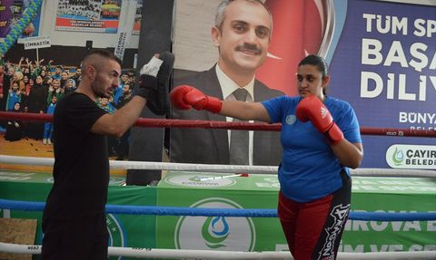 Milli Kick Boksçu Sinem Erdoğan, Dünya Şampiyonası'na Hazırlanıyor